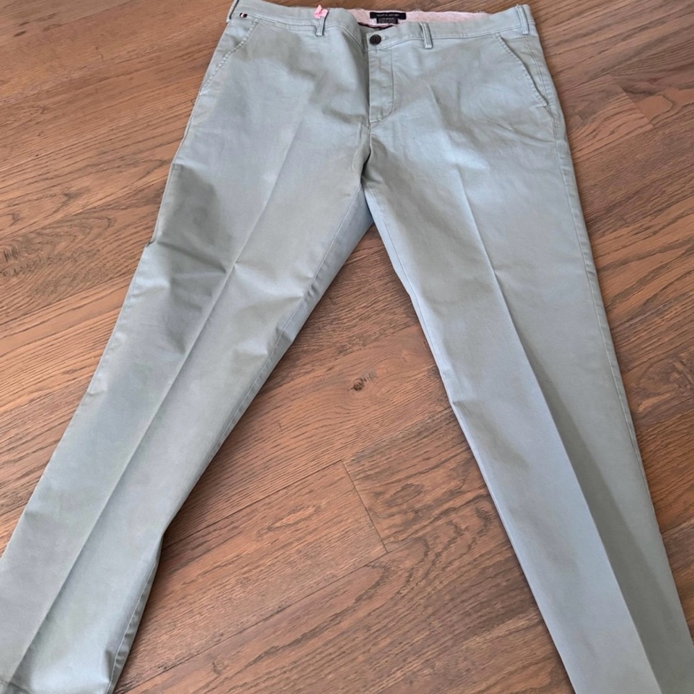 Tommy Hilfiger Men's cream colored  Chino Pants, 38/32